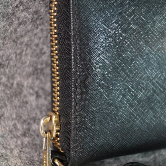 Michael Kors Essential Zip Around Wallet Black Leather Phone Card Wristlet - Picture 4 of 5